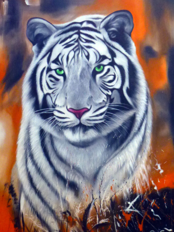 White tiger / Vertical – Orange background